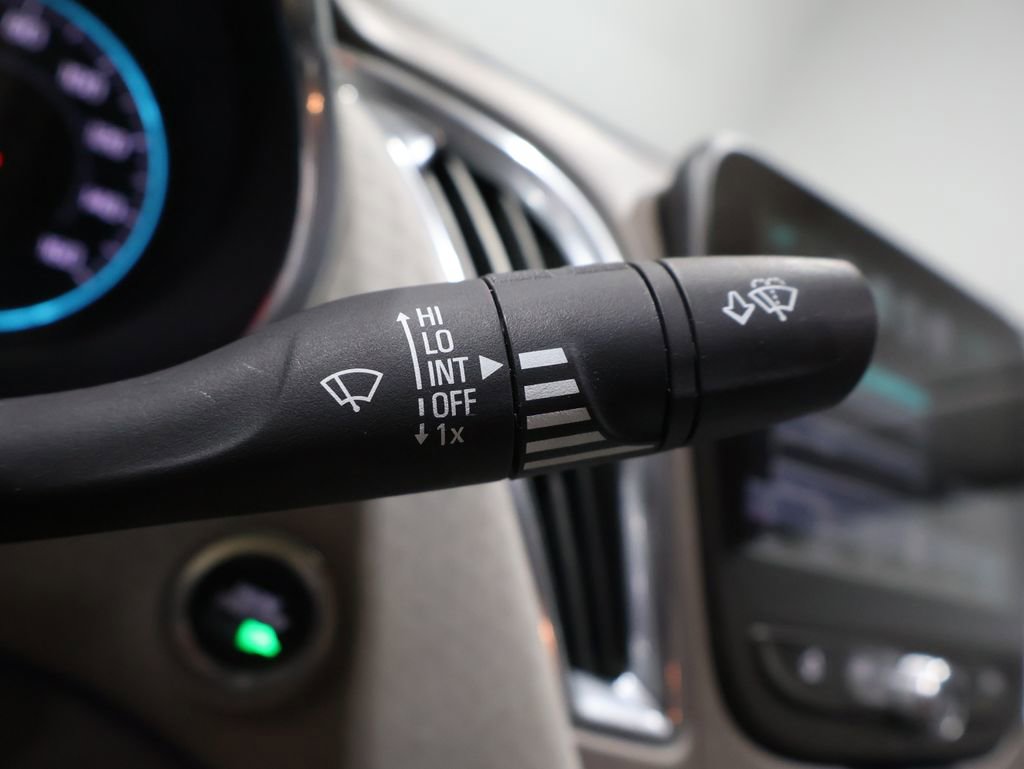 Used 2017 Chevrolet Malibu LT image 37