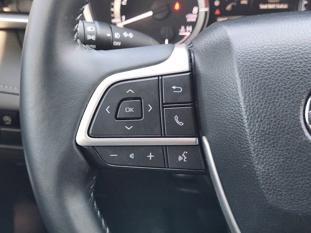 Used 2023 Toyota Highlander XSE image 32