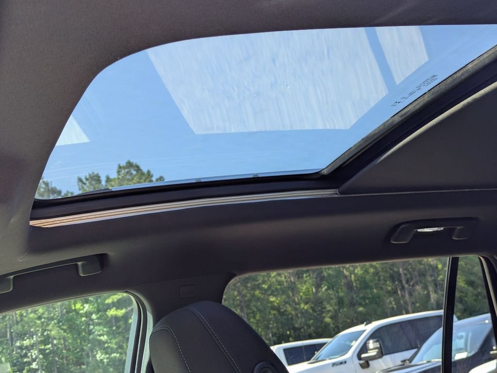 New 2026 Chevrolet Equinox LT w/ Safety and Technology Package FWD image 11