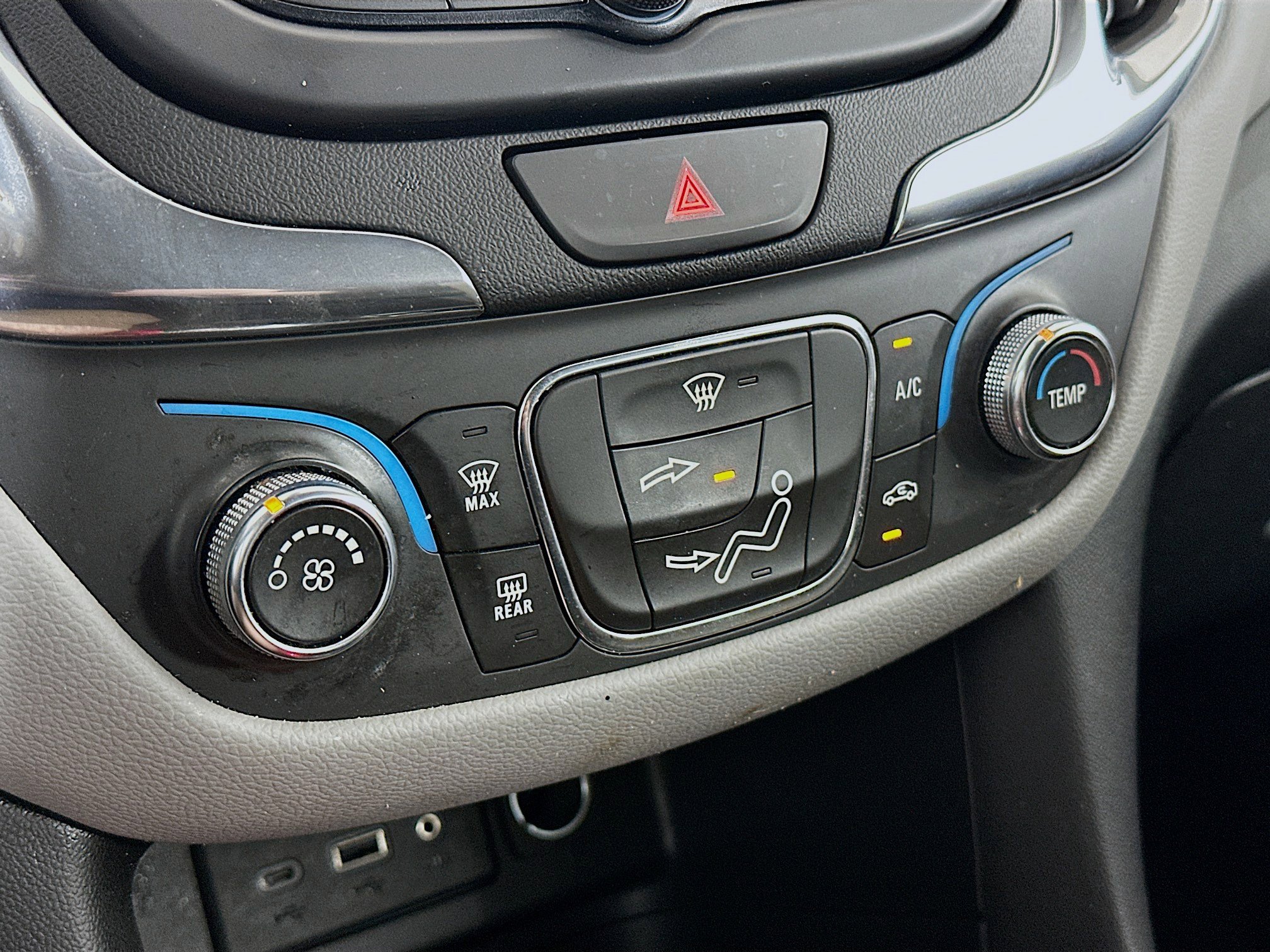 Used 2020 Chevrolet Equinox LS w/ LS Convenience Package AWD/4WD image 23