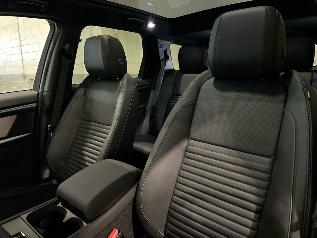 New 2026 Land Rover Discovery Sport Landmark image 10