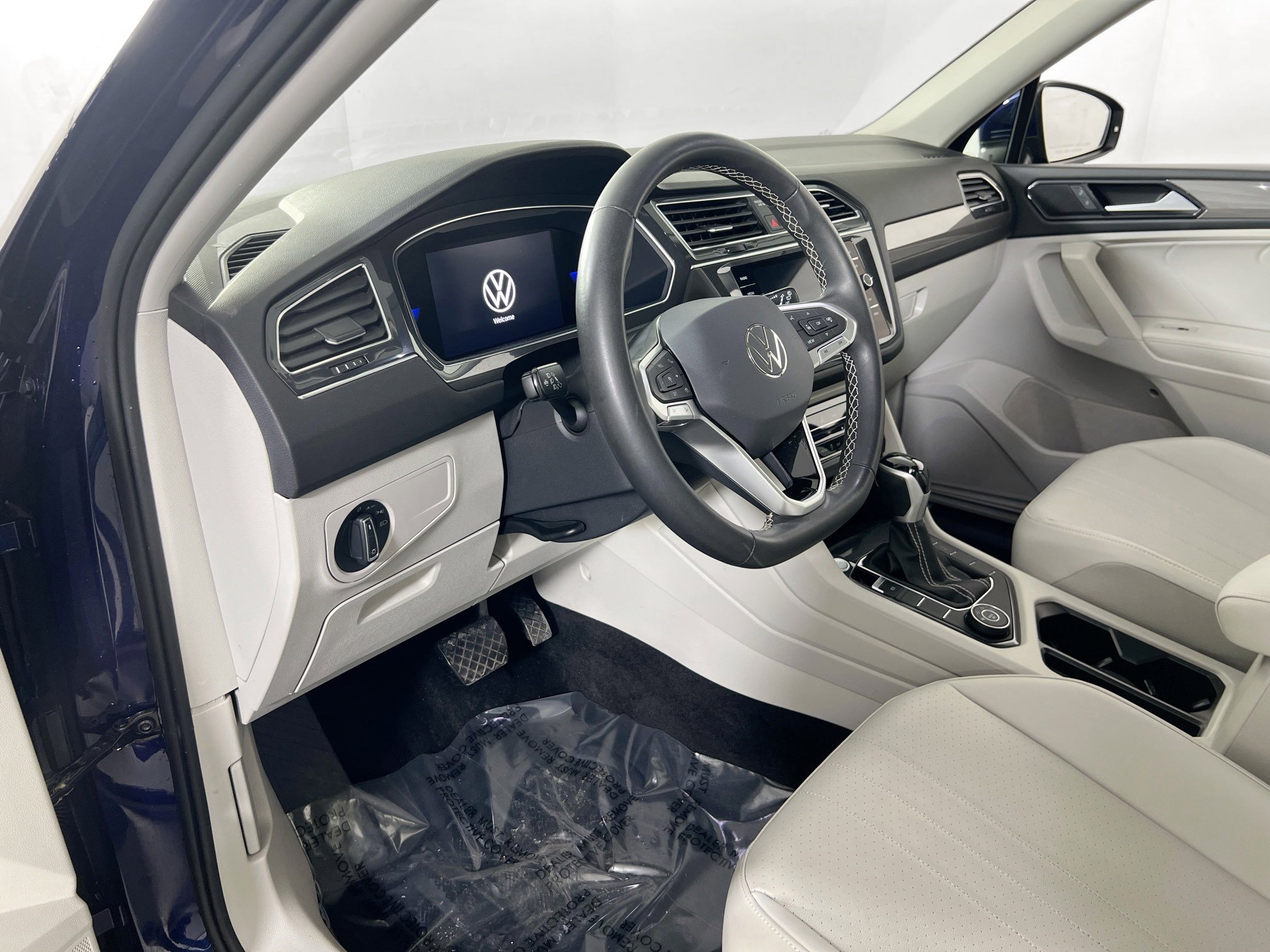 Used 2022 Volkswagen Tiguan SE AWD/4WD image 9