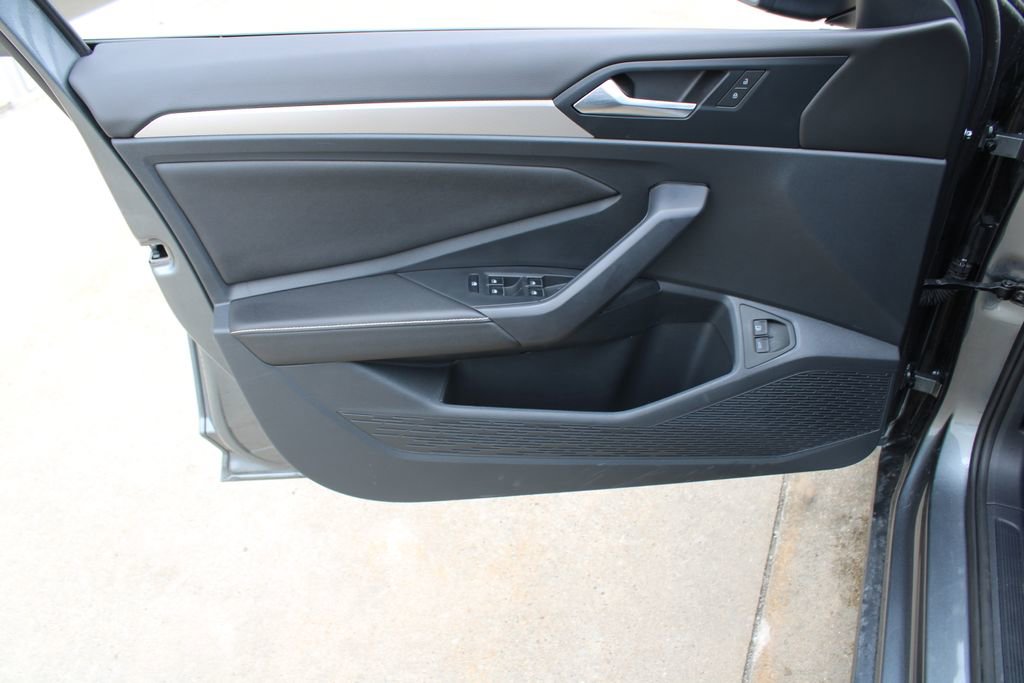 Certified 2024 Volkswagen Jetta Sport image 9
