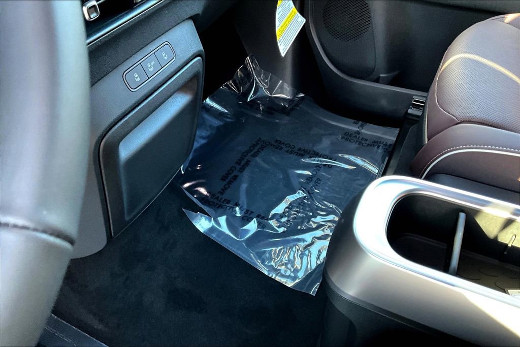 Certified 2025 Volkswagen ID. Buzz Pro S image 17