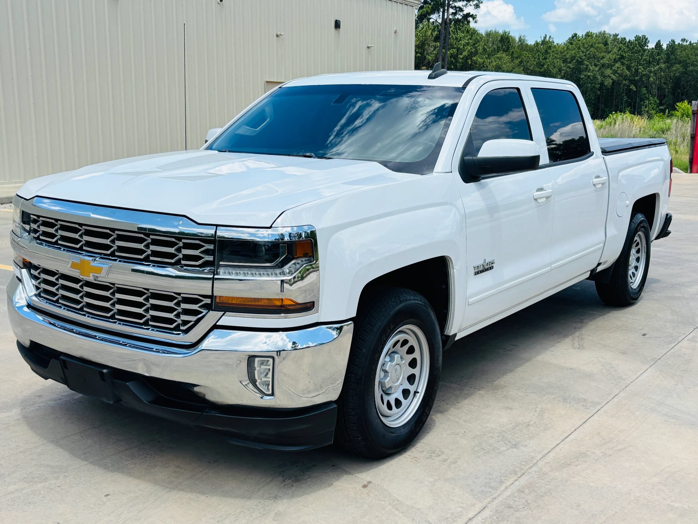 Used 2018 Chevrolet Silverado 1500 LT w/ LT Eassist Package RWD image 3