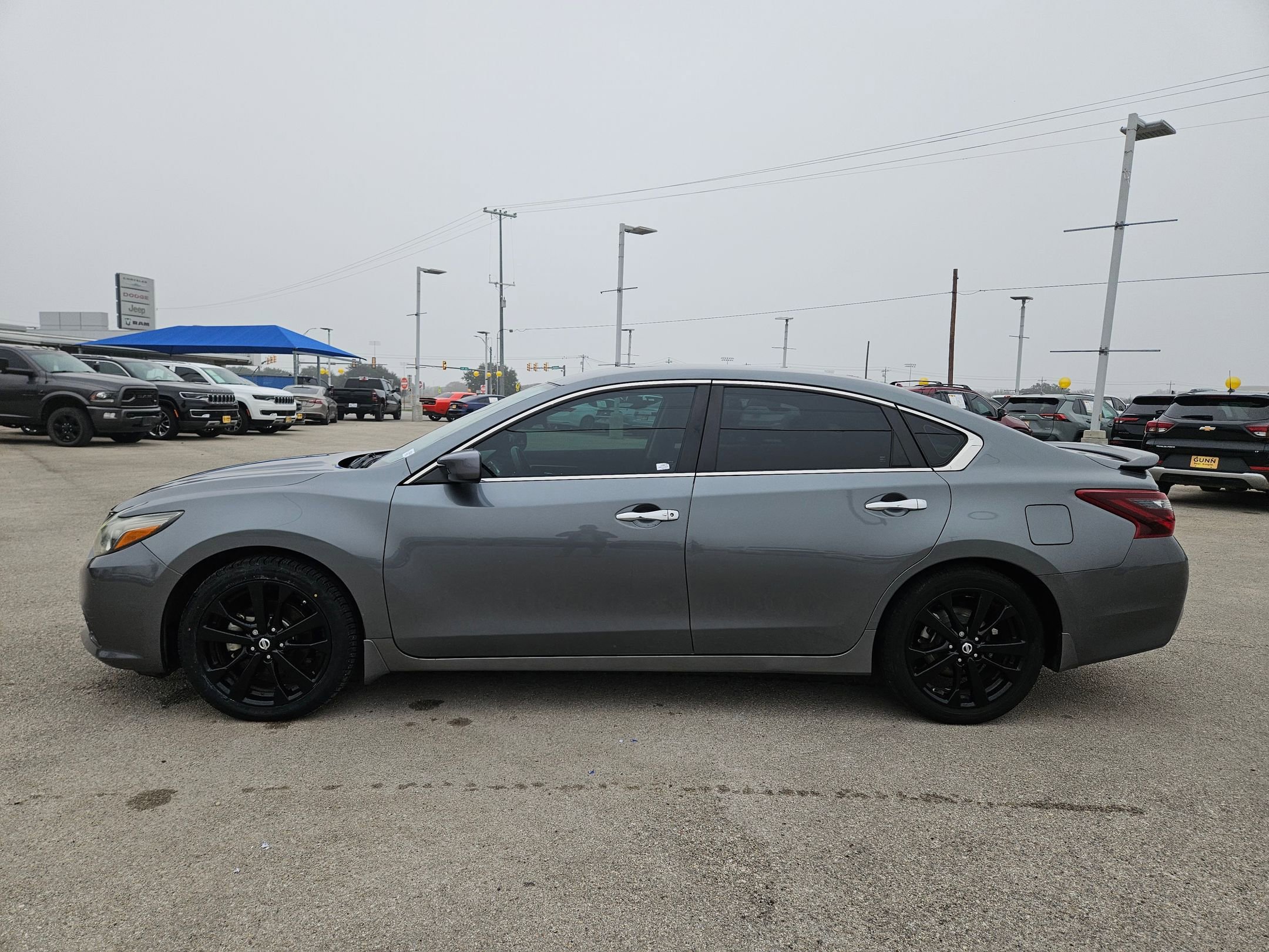 Used 2017 Nissan Altima 2.5 SR w/ Midnight Edition Package image 6