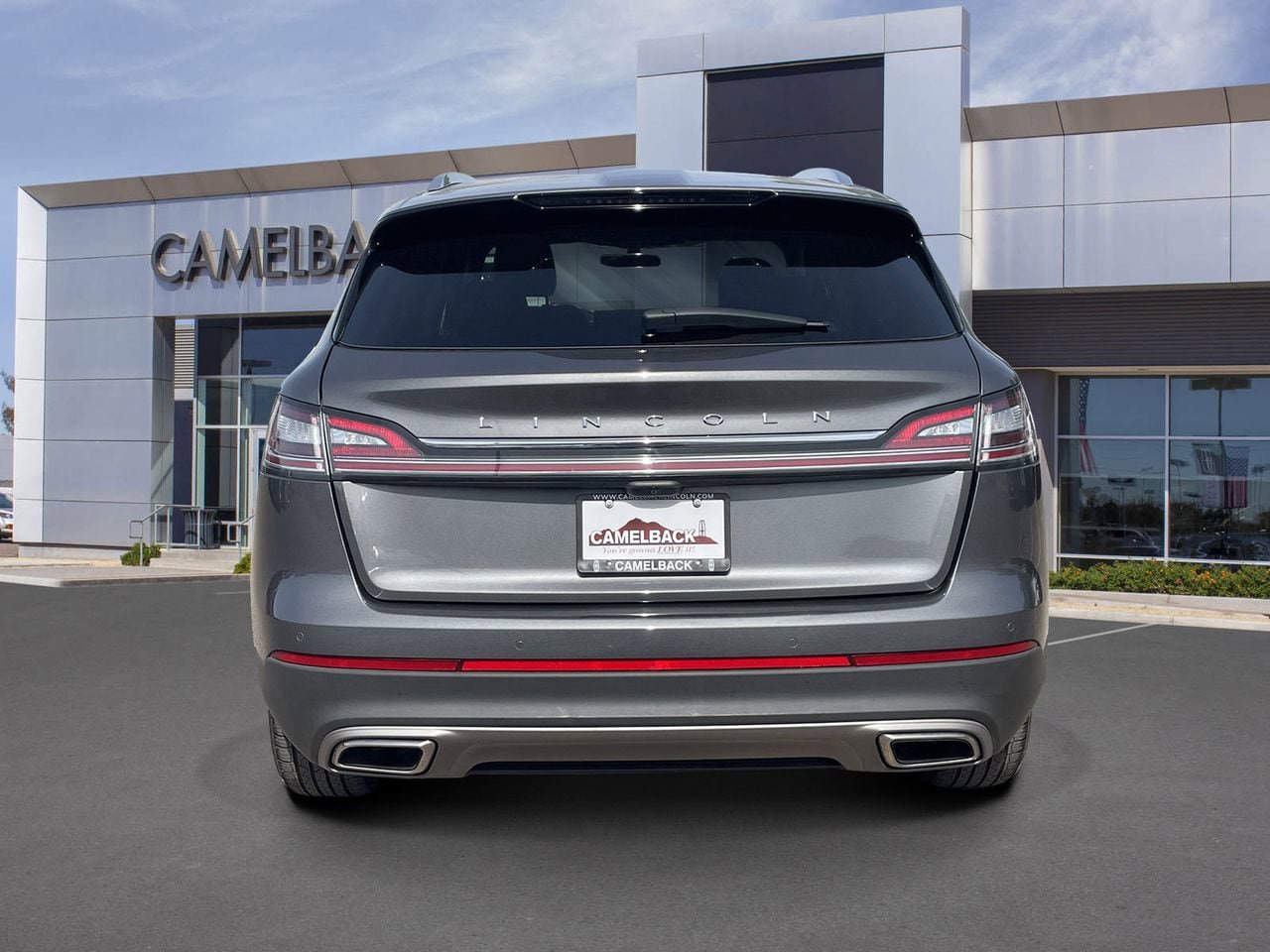 Used 2022 Lincoln Nautilus FWD w/ Premium Package image 5