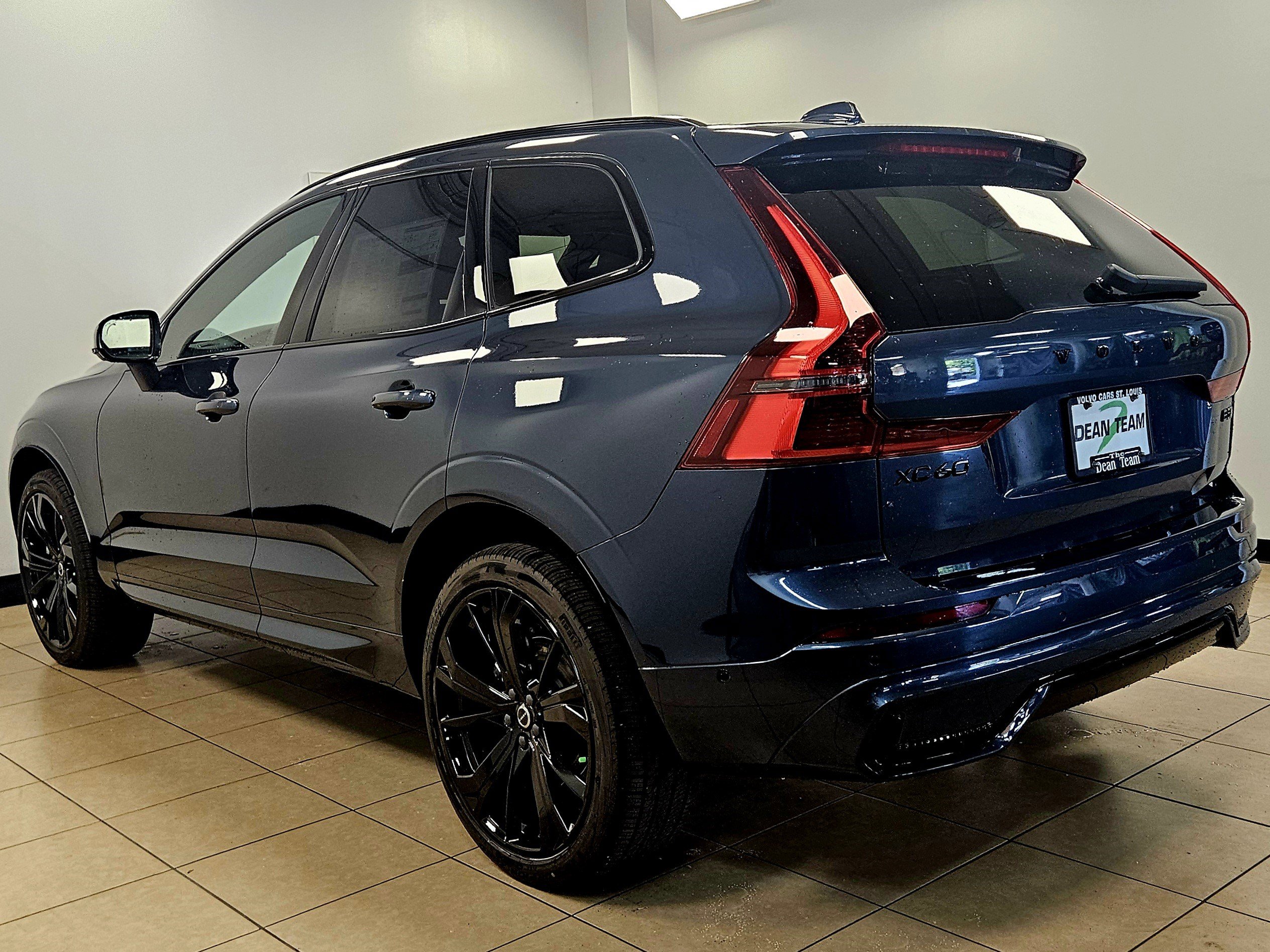 New 2026 Volvo XC60 B5 Ultra w/ Climate Package image 6
