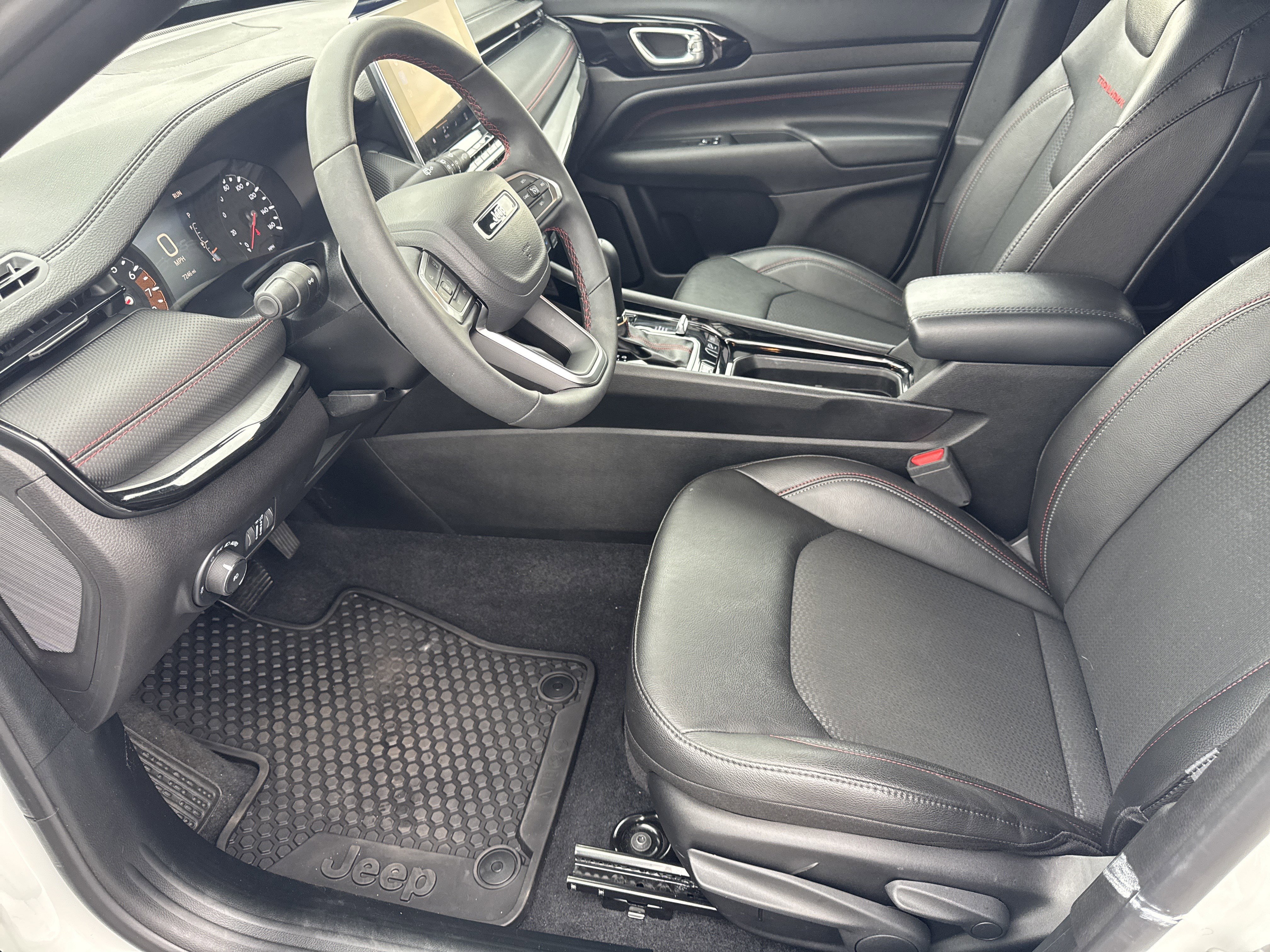 Used 2025 Jeep Compass Trailhawk image 9