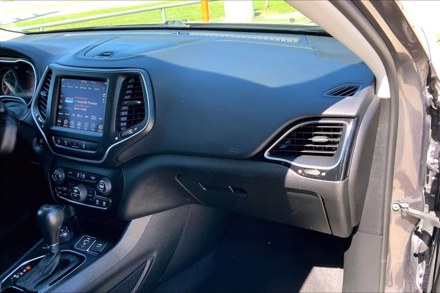 Used 2023 Jeep Cherokee Altitude Lux AWD/4WD image 18