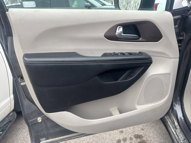 Used 2021 Chrysler Voyager Lxi image 8