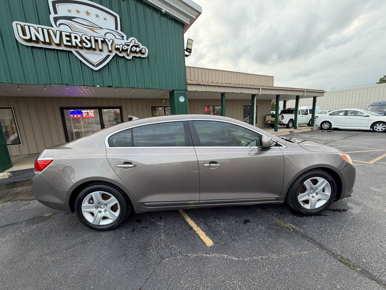 Used 2011 Buick LaCrosse CX FWD image 2
