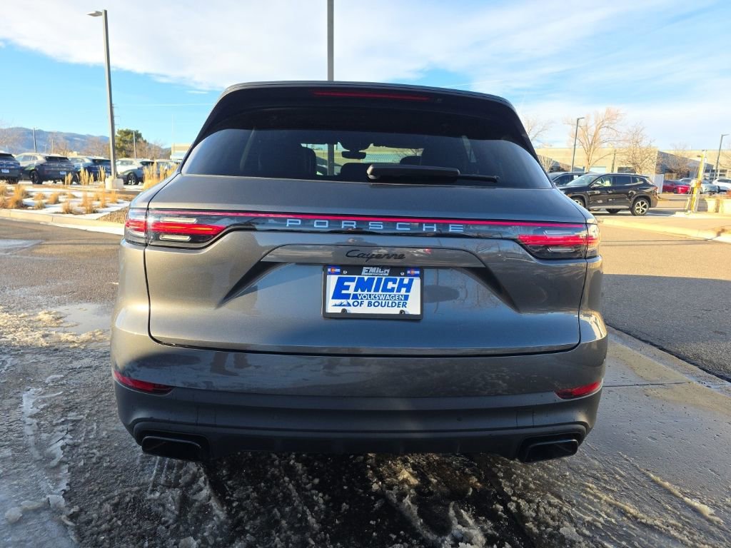 Used 2023 Porsche Cayenne Platinum Edition image 4