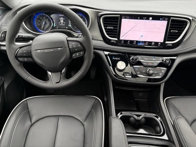 New 2027 Chrysler Pacifica Limited FWD image 3