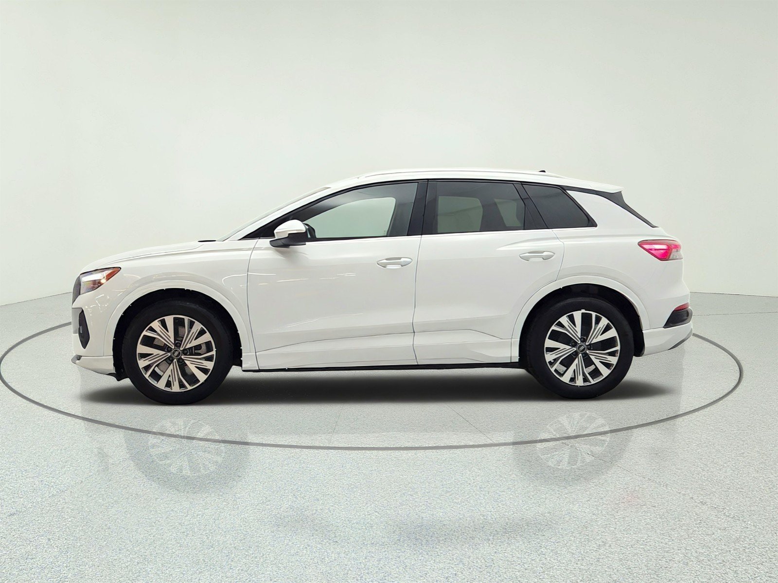 Used 2023 Audi Q4 e-tron Premium w/ Convenience Package RWD image 8