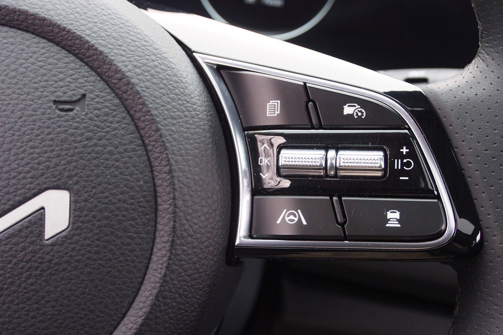 Used 2025 Kia Seltos SX w/ SX Sunroof Package AWD/4WD image 24