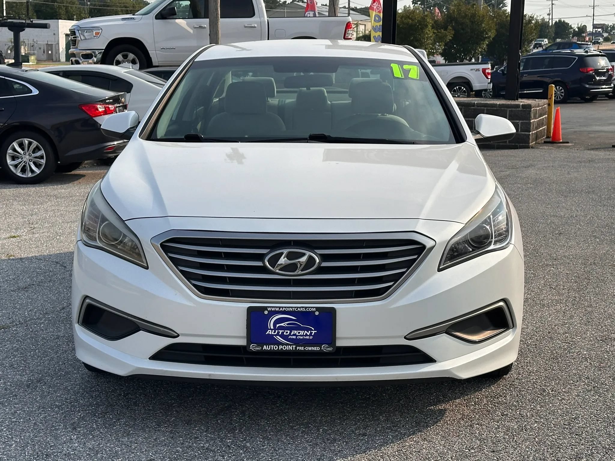Used 2017 Hyundai Sonata SE FWD image 2