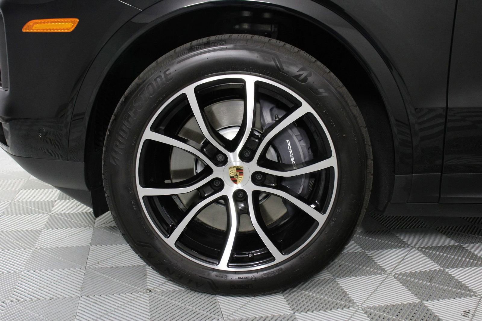 Certified 2025 Porsche Cayenne E-Hybrid image 30