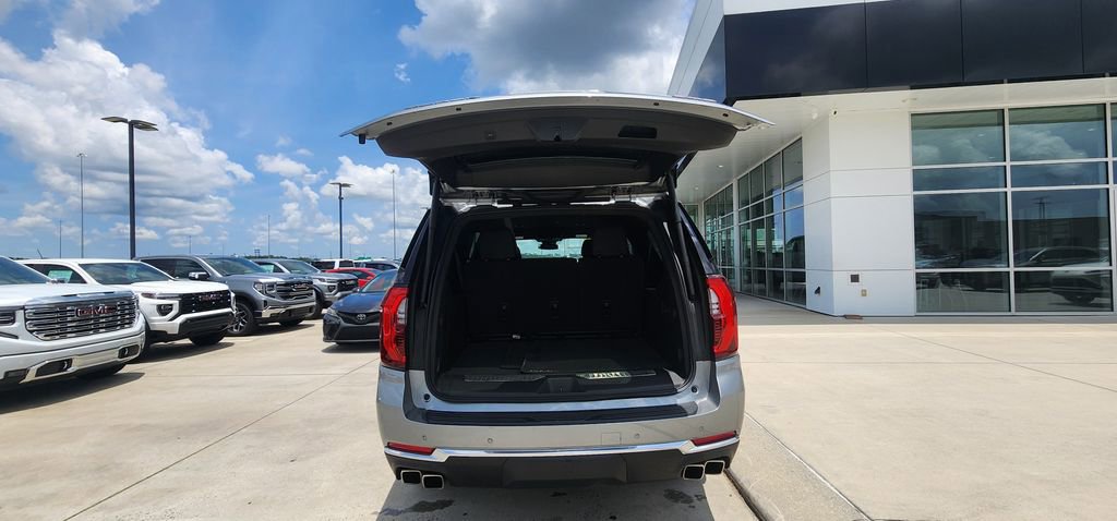 Used 2025 GMC Yukon XL Denali RWD image 21