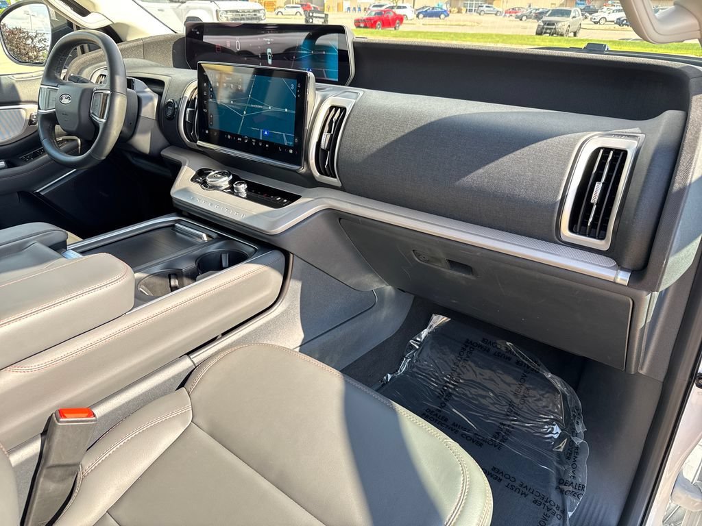 Used 2025 Ford Expedition Active AWD/4WD image 42