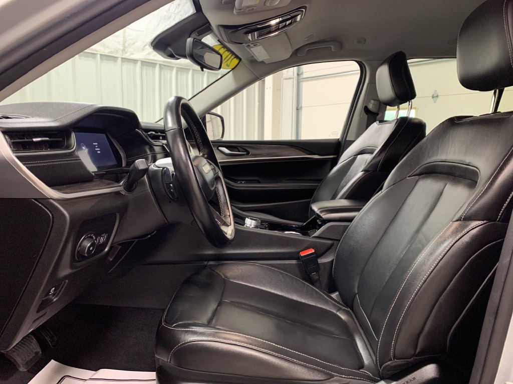 Used 2022 Jeep Grand Cherokee Limited AWD/4WD image 17