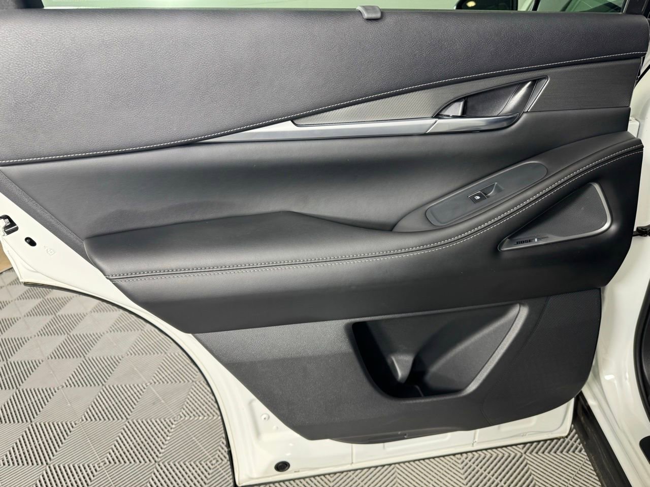 Used 2023 INFINITI QX60 Luxe w/ Performance Audio Package image 28