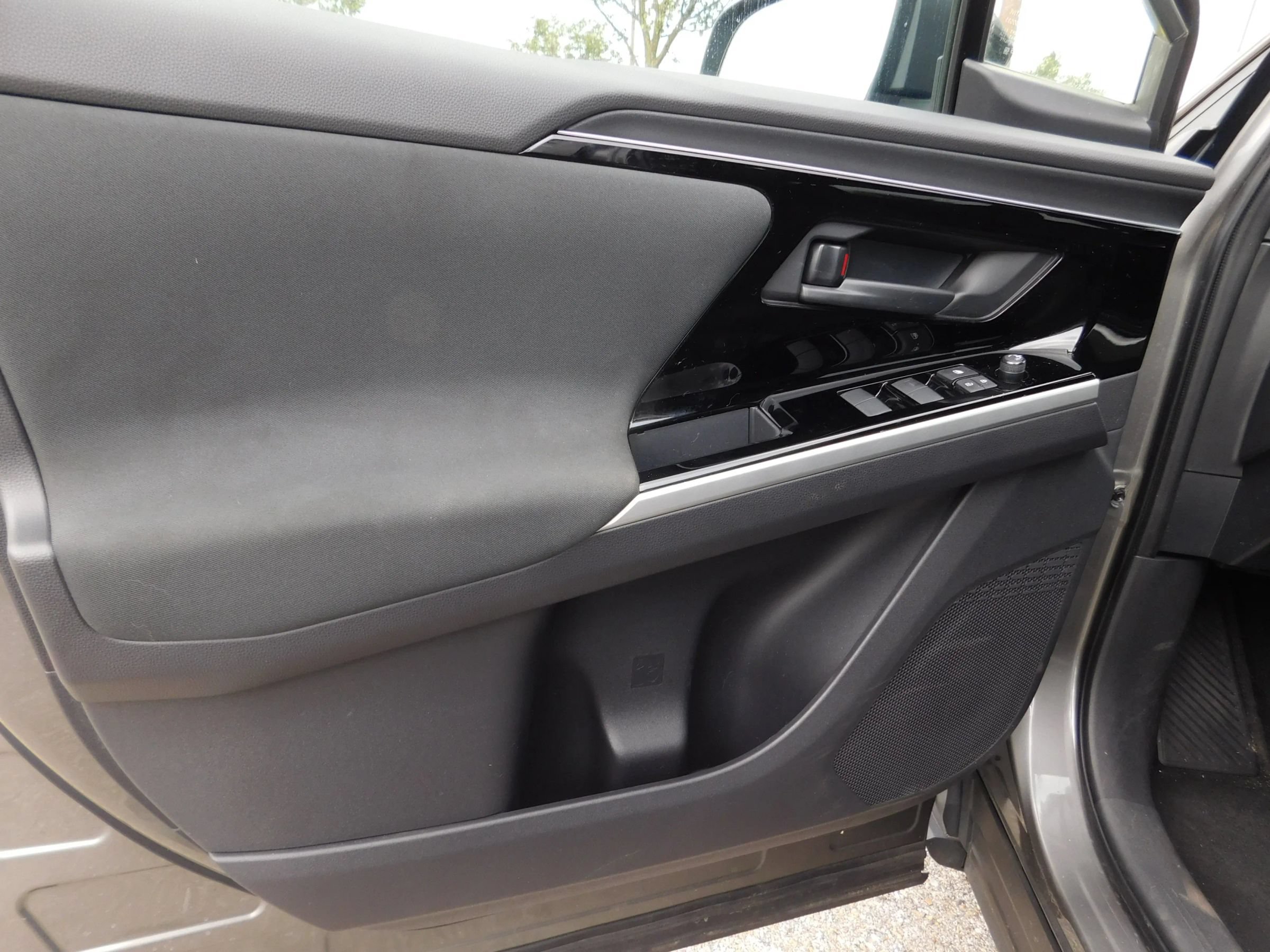 Used 2023 Subaru Solterra AWD image 18