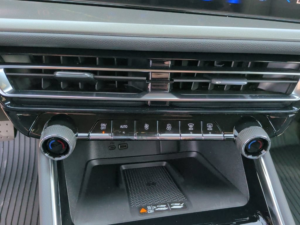 New 2026 Chevrolet Traverse LT w/ Midnight/Sport Edition FWD image 27