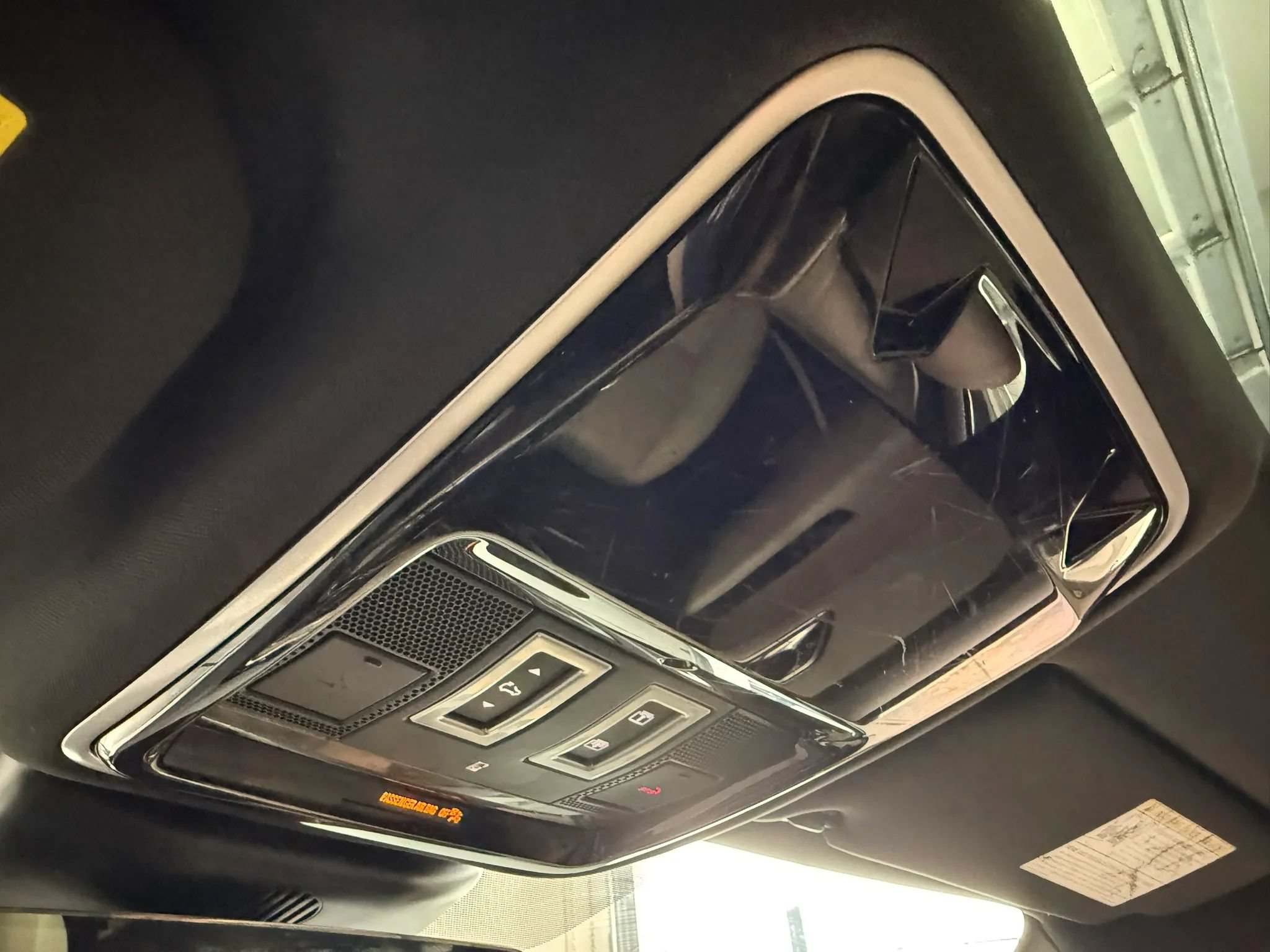 Used 2019 Land Rover Range Rover Velar R-Dynamic SE AWD/4WD image 23