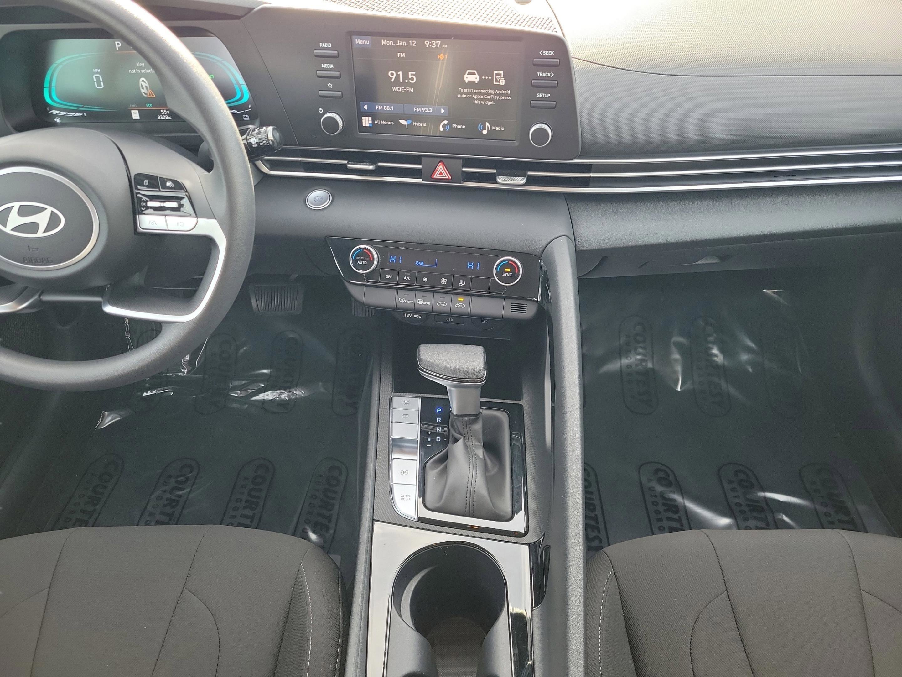 Used 2025 Hyundai Elantra Blue image 11