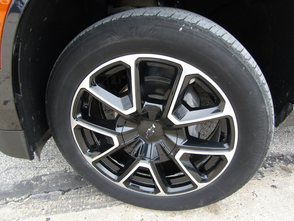 Used 2025 Chevrolet Tahoe RST AWD/4WD image 32