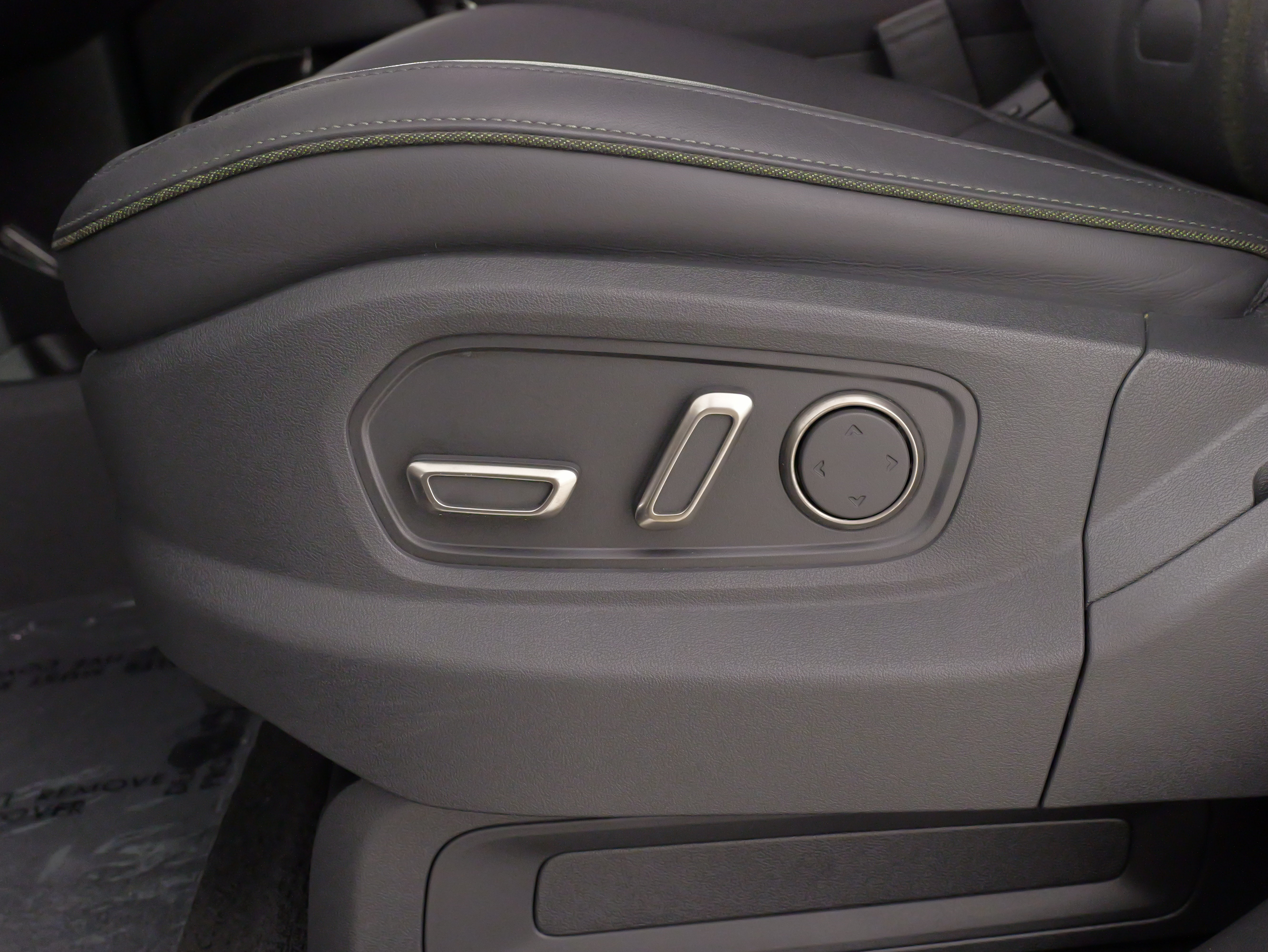 Used 2023 Rivian R1S Adventure AWD/4WD image 42