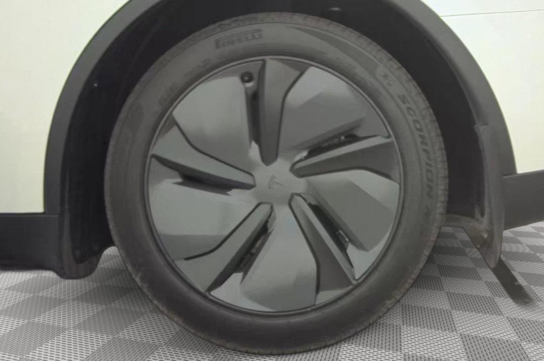 Used 2026 Tesla Model Y Long Range RWD image 15