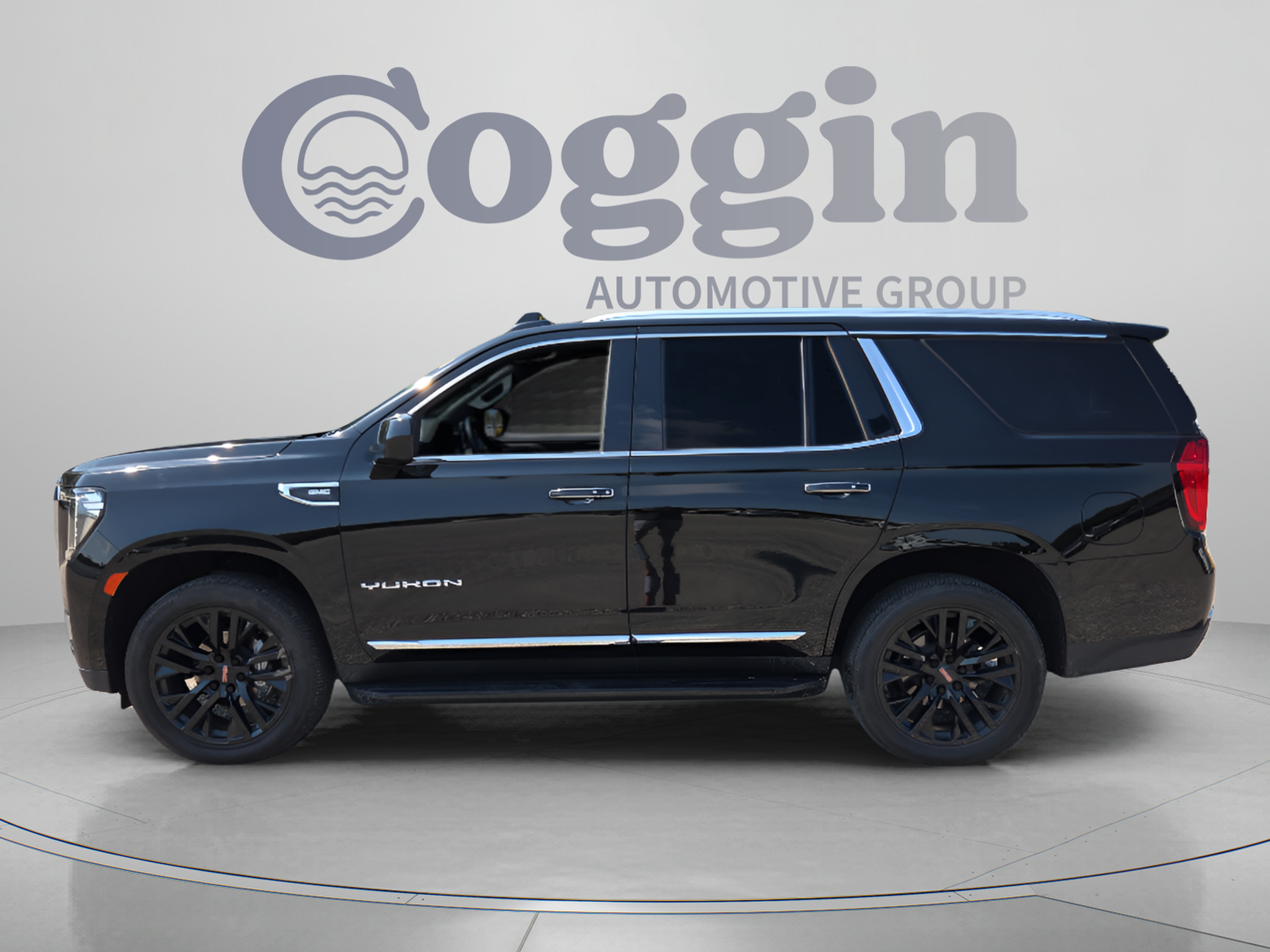 Used 2021 GMC Yukon SLT w/ Rear Media and Nav Package AWD/4WD image 2