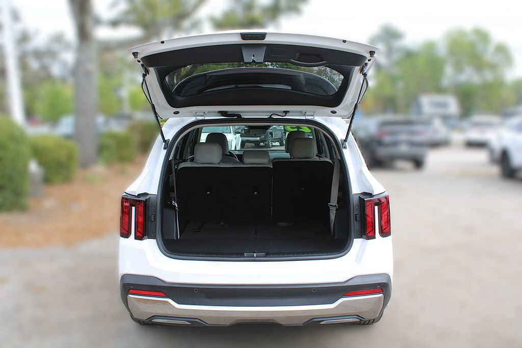 Certified 2025 Kia Sorento S w/ Panoramic Sunroof Package FWD image 9