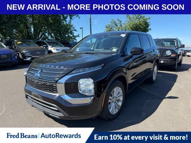 Used 2023 Mitsubishi Outlander ES AWD/4WD image 3