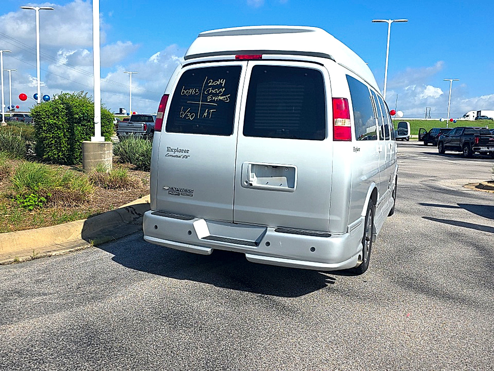Used 2014 Chevrolet Express 1500 RWD image 12