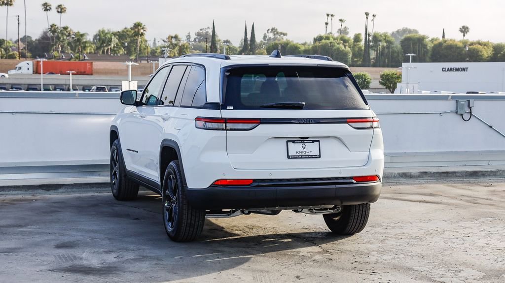 New 2025 Jeep Grand Cherokee Altitude image 7