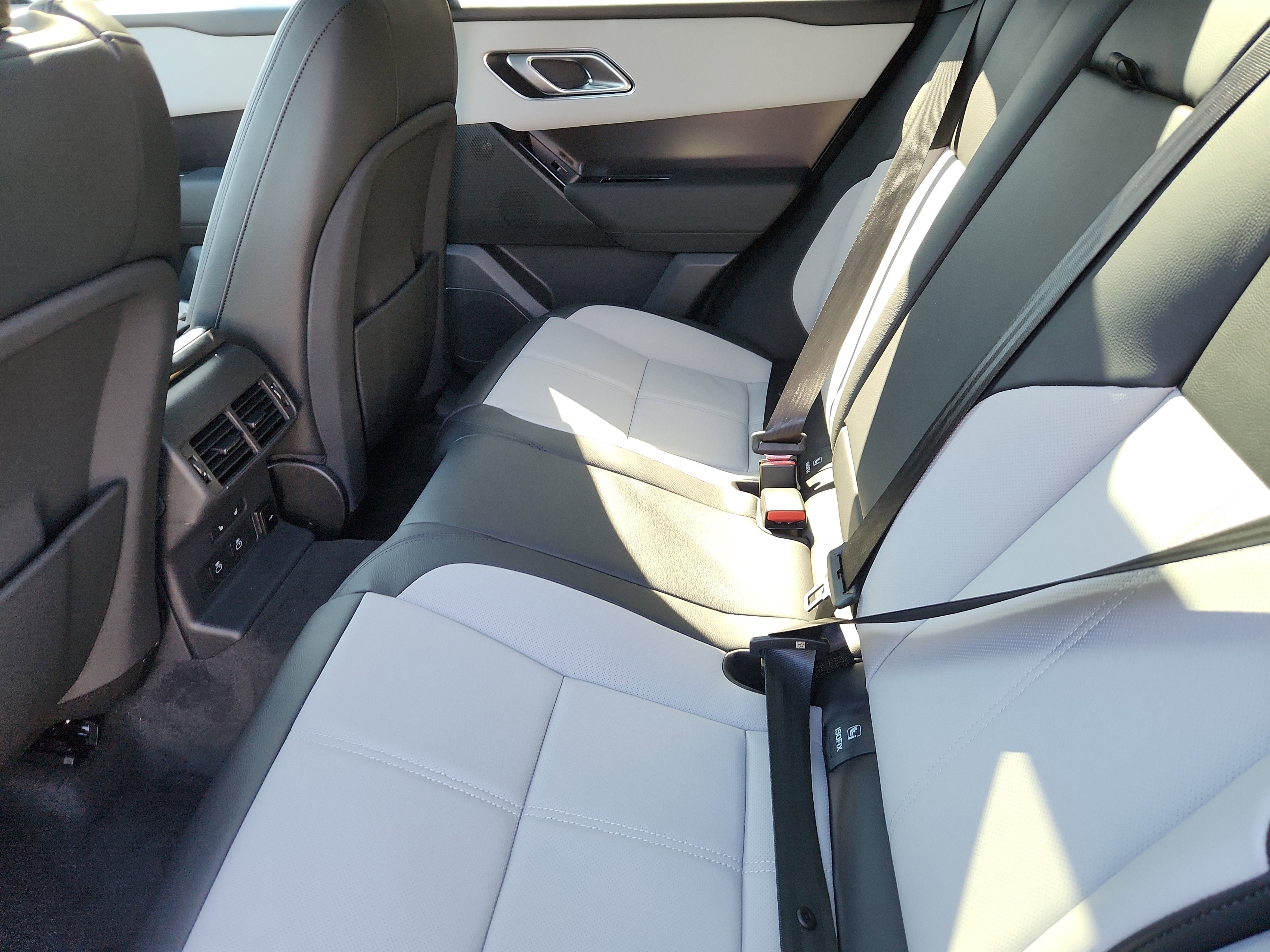 New 2026 Land Rover Range Rover Velar Dynamic SE image 5