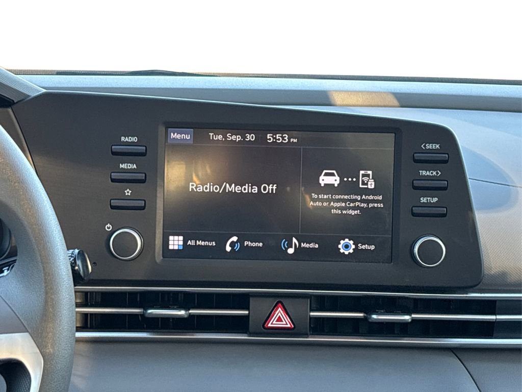 Certified 2025 Hyundai Elantra SE w/ Cargo Package image 17