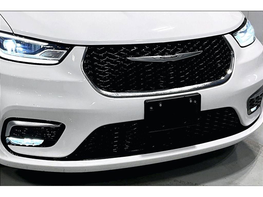 Used 2024 Chrysler Pacifica Touring-L image 30