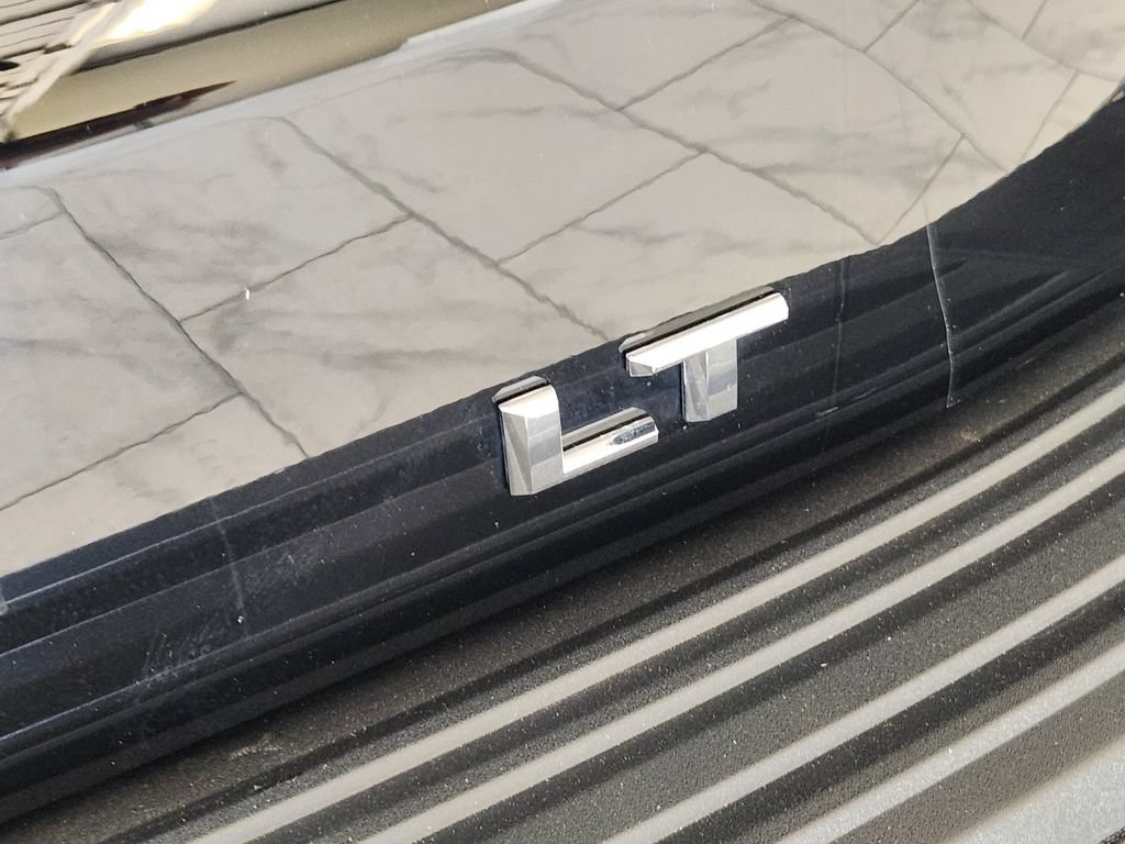 Used 2025 Chevrolet Suburban LT AWD/4WD image 12