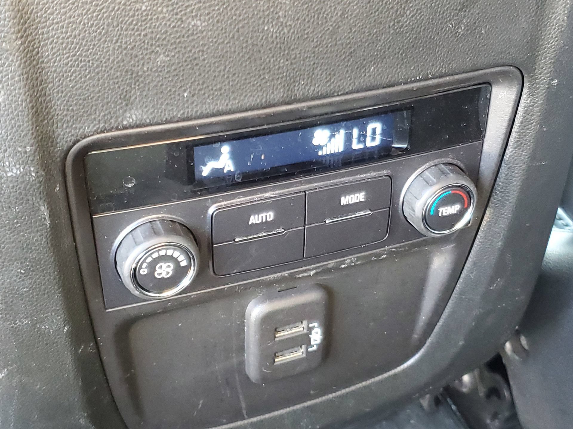 Used 2024 Buick Enclave Essence w/ Sport Touring Edition FWD image 13