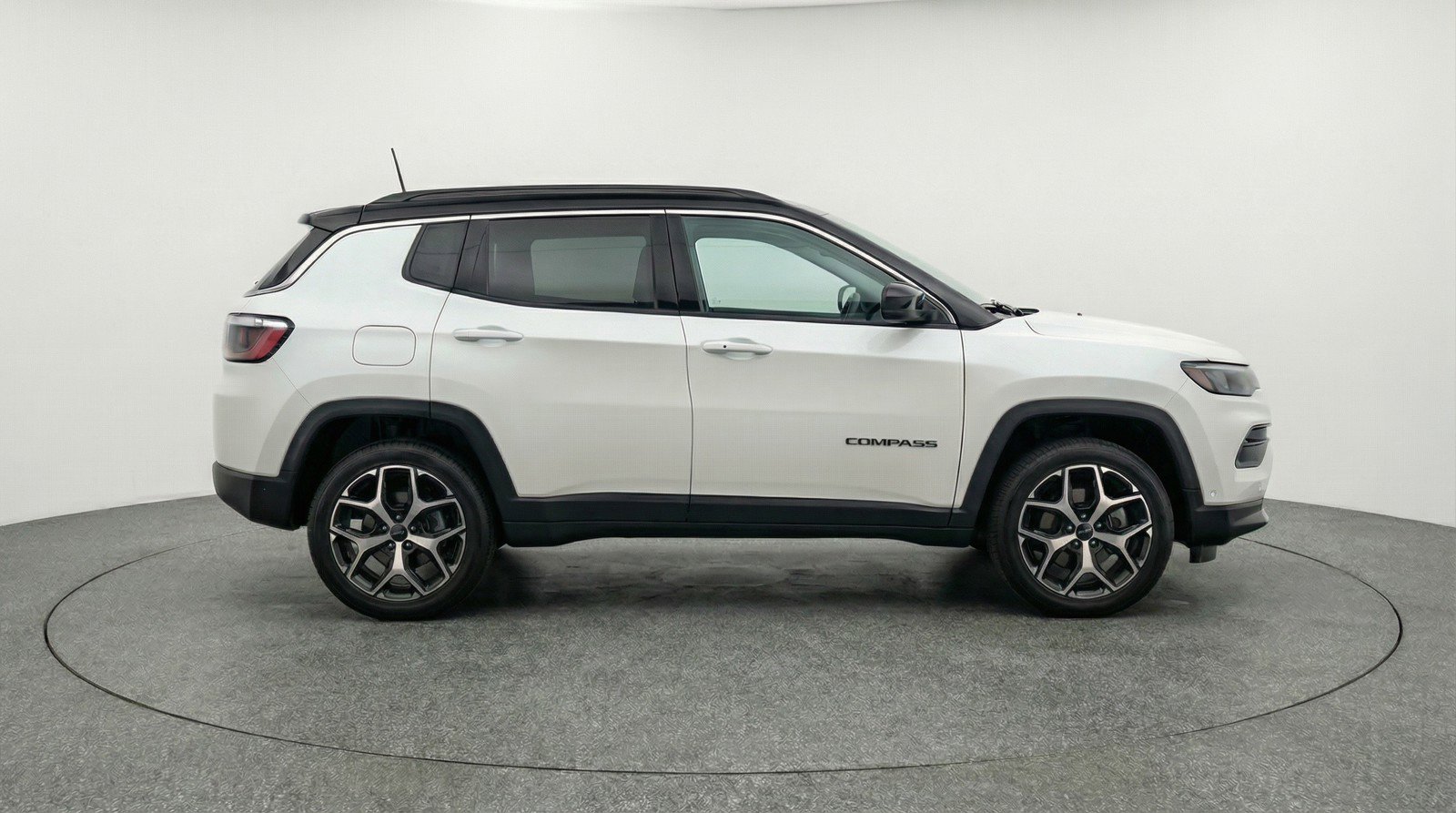 Used 2025 Jeep Compass Limited image 11