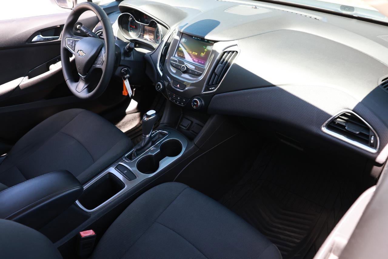 Used 2018 Chevrolet Cruze LT image 18