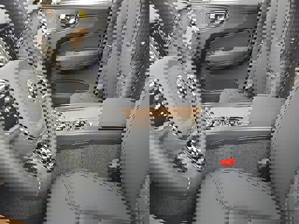 New 2026 Volvo XC60 B5 Plus w/ Climate Package image 8