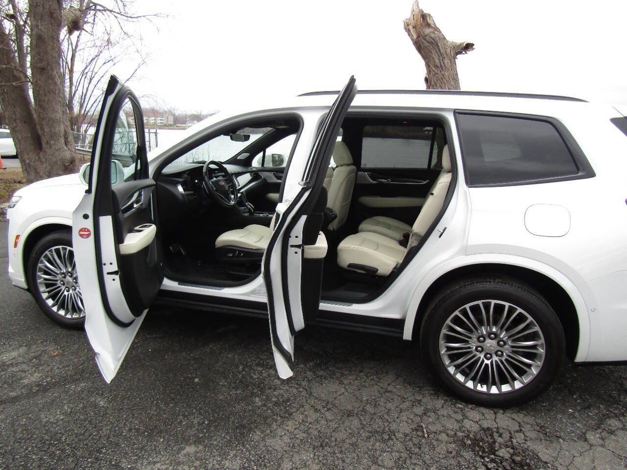 Used 2020 Cadillac XT6 Sport AWD/4WD image 27