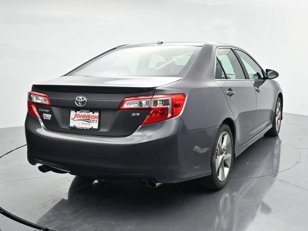 Used 2014 Toyota Camry SE w/ Leather Package FWD image 6