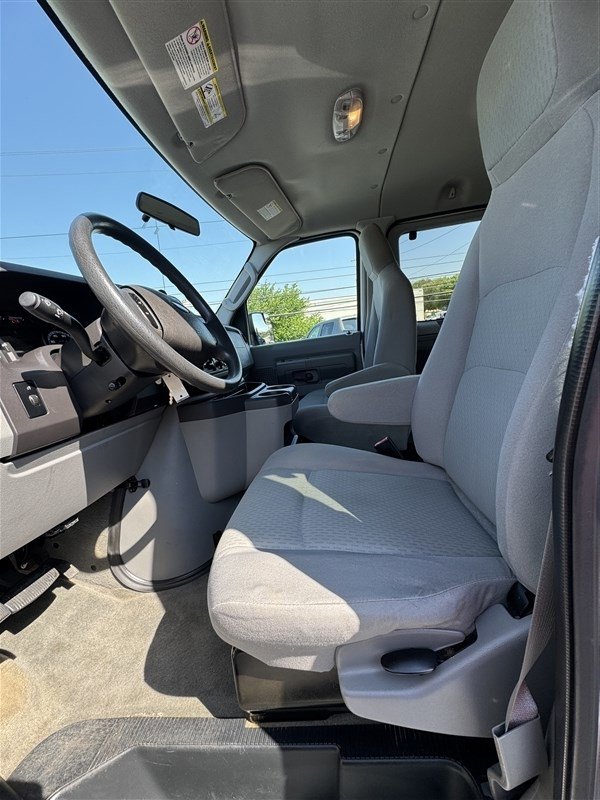 Used 2011 Ford E-350 and Econoline 350 XLT RWD image 10