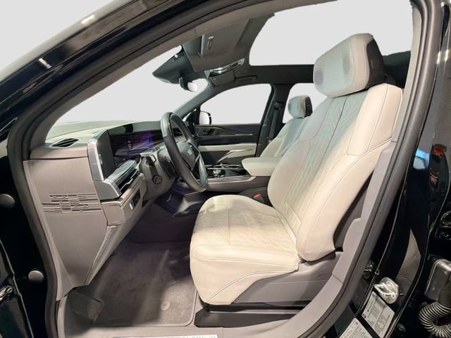 Certified 2025 Cadillac Escalade IQ Sport 1 w/ LPO, ONYX Package AWD/4WD image 19